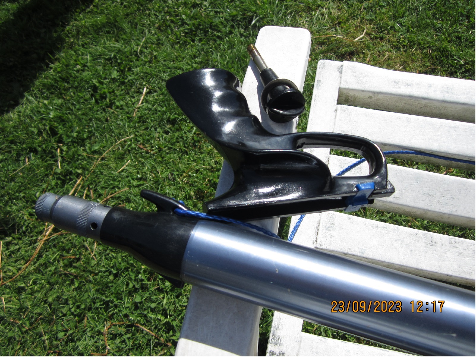 Bazooka grip and handle fixing bolt R.jpg