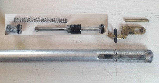 Mordem Saturno - Piston and sear lever.jpg