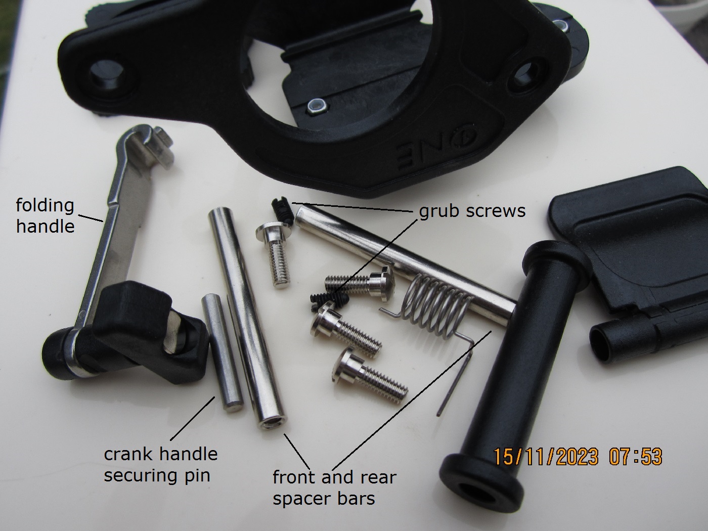 Omer One Reel folding handle , screws and spacer bars.jpg