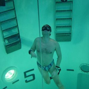 S.E.T.T. - 30m Submarine Escape Training Tank - Freediving Courses